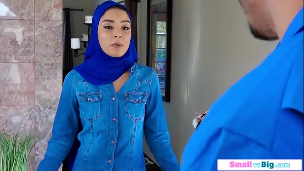 Gadis Arab Belia Digarap Dua Pria Kekar.