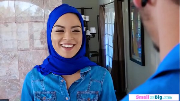 Gadis Arab Mungil Digoyang Dua Pria Besar Sampai Meraung-raung